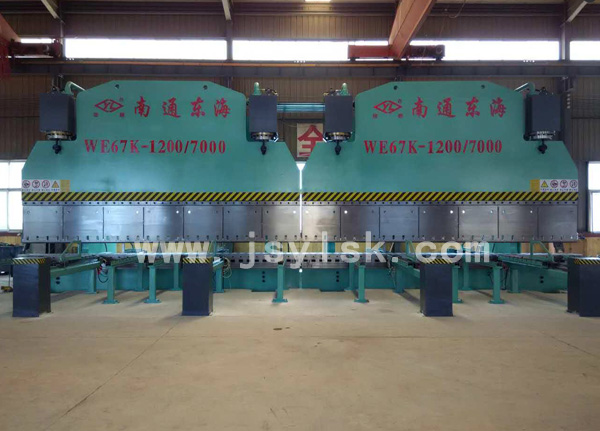 WC67Y/E系列雙機(jī)聯(lián)動(dòng)折彎?rùn)C(jī)